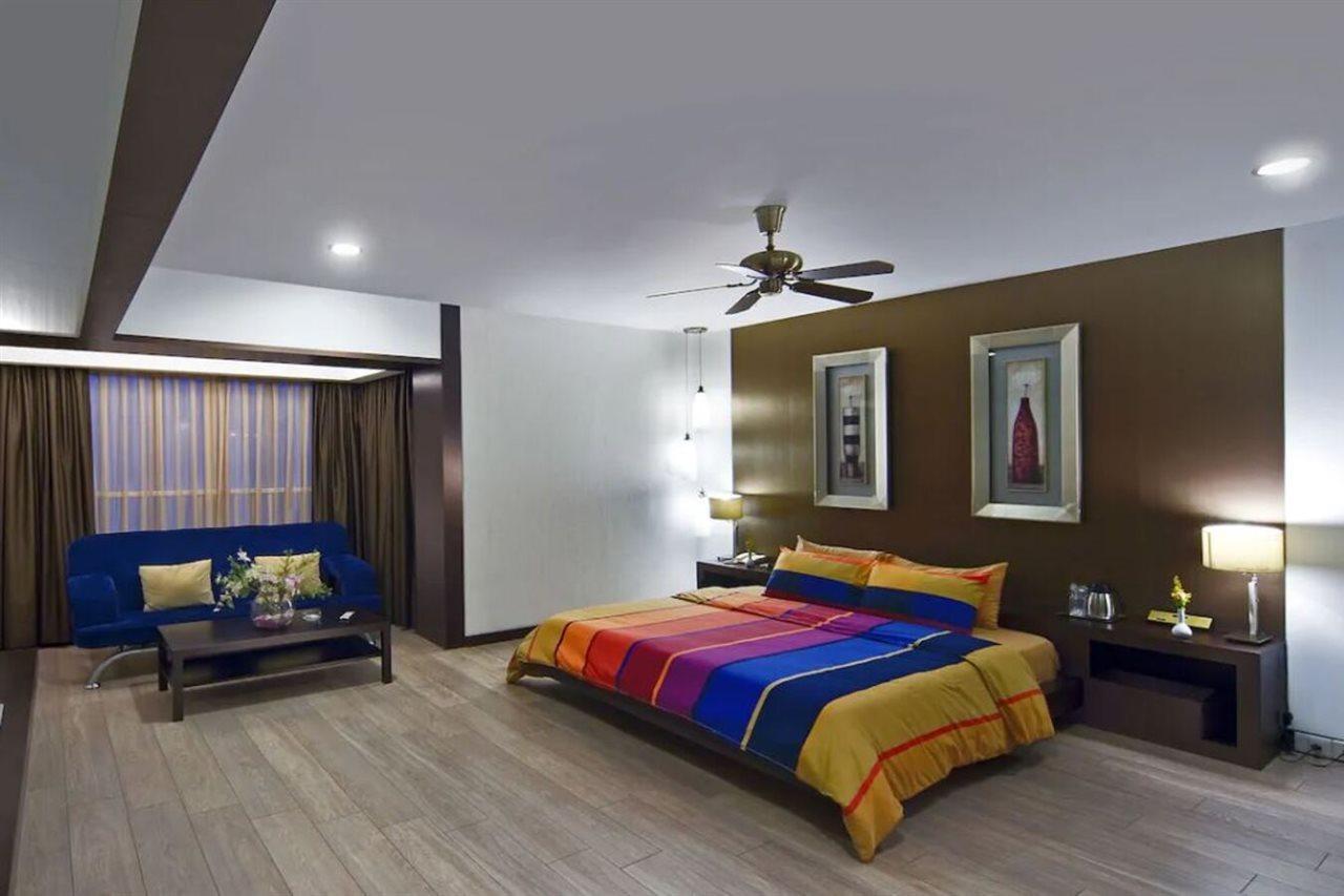 Hotel Aurora Towers Pune Exterior photo
