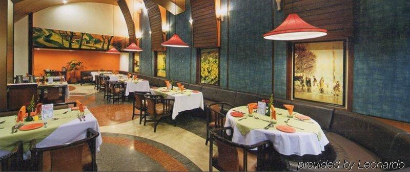 Hotel Aurora Towers Pune Restaurant photo
