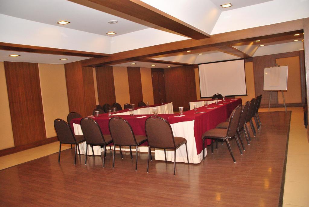 Hotel Aurora Towers Pune Exterior photo
