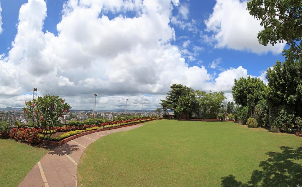 Hotel Aurora Towers Pune Exterior photo
