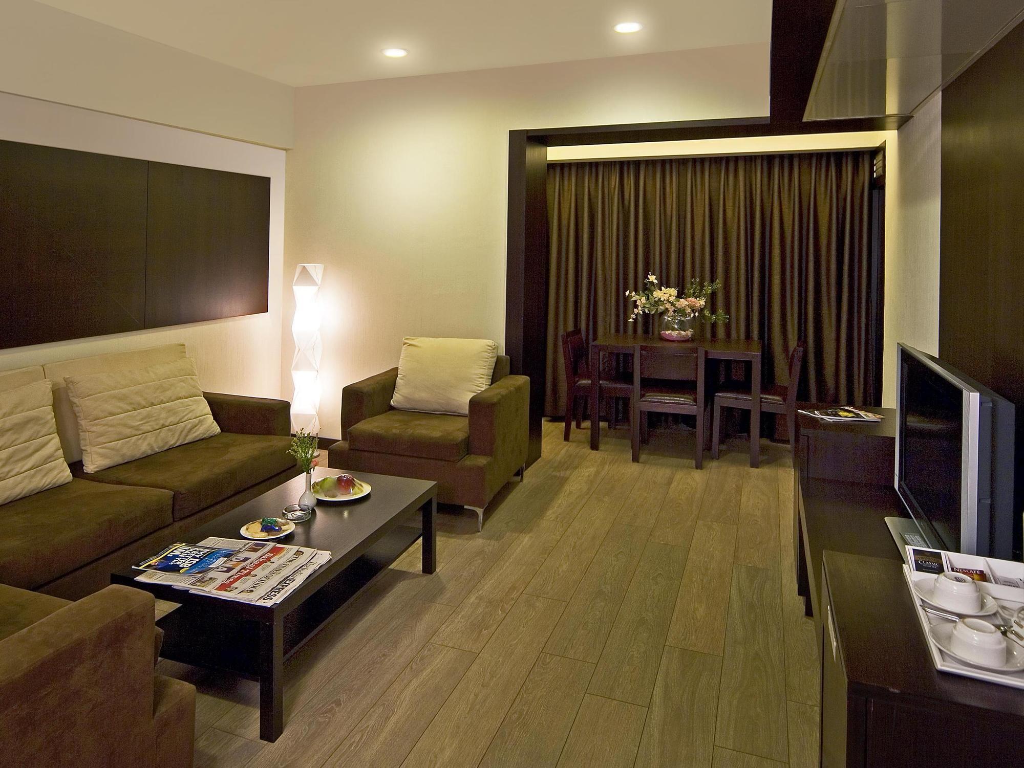 Hotel Aurora Towers Pune Exterior photo