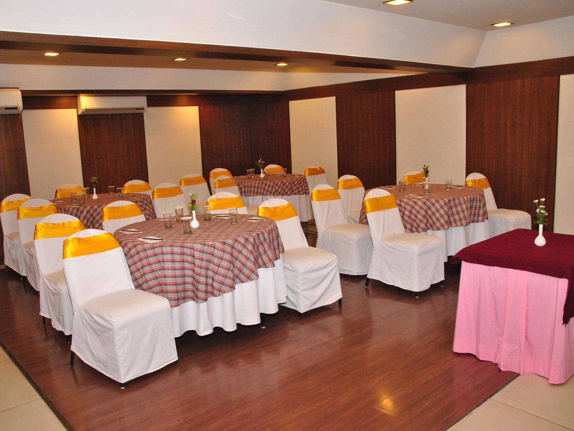 Hotel Aurora Towers Pune Exterior photo