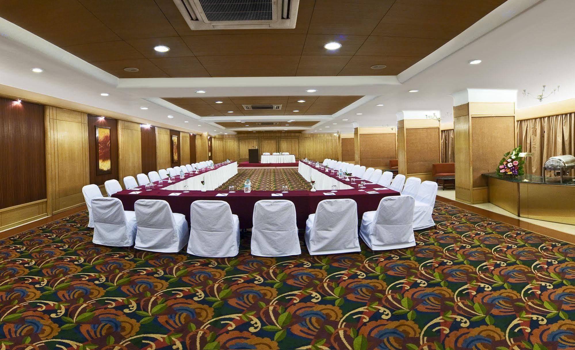Hotel Aurora Towers Pune Exterior photo